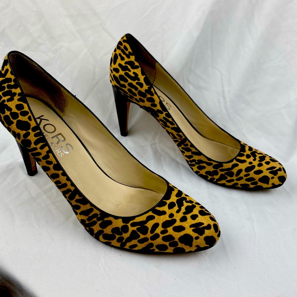 KORS- Michael KORS LEATHER SOLE SIZE 10M- leopard color.. made from cow hair!!